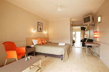Discovery Cairns - Accommodation Nelson Bay 2