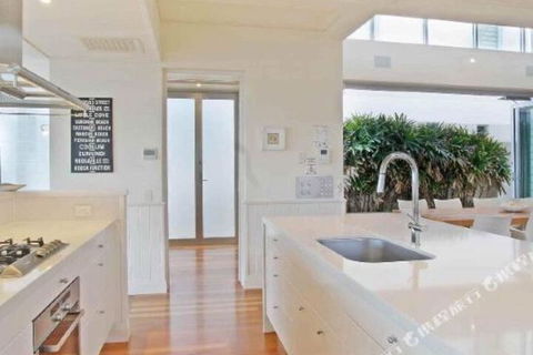 R & W Noosa Holidays 19 The Esplanade - Accommodation Nelson Bay 4