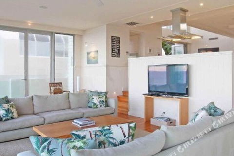R & W Noosa Holidays 19 The Esplanade - Accommodation Nelson Bay 5