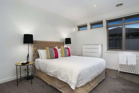 Kew Luxurious Townhouse - Accommodation Nelson Bay 5