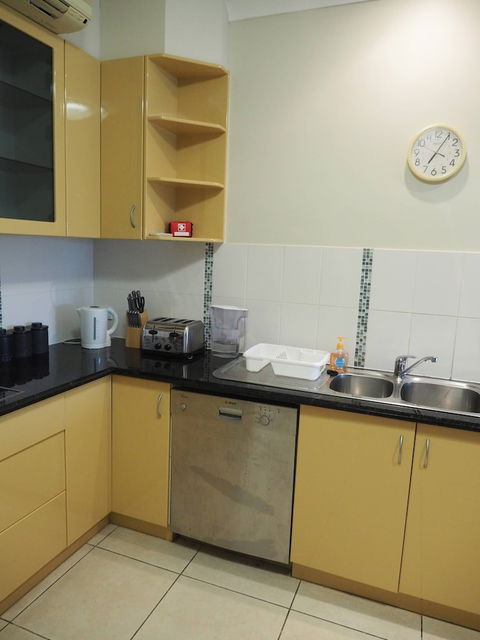 Queen Room With Airport Transfers Or Car Rental - Accommodation Nelson Bay 1