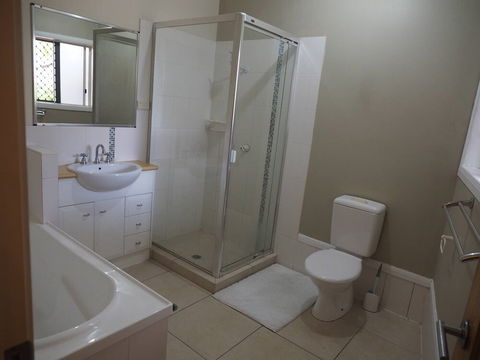 Queen Room With Airport Transfers Or Car Rental - Accommodation Nelson Bay 0