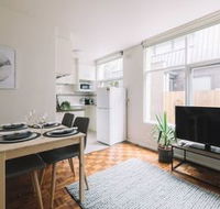 Cosy Melbourne Apartment Close To CBD - Accommodation Nelson Bay