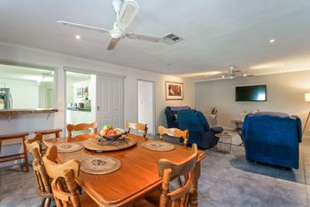 Juggle House - Accommodation Nelson Bay 5