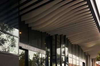 Panoramic Melbourne Views From Stylish Apartment - Accommodation Nelson Bay 3