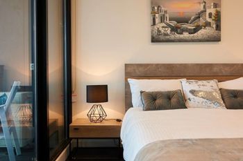 Panoramic Melbourne Views From Stylish Apartment - Accommodation Nelson Bay 2