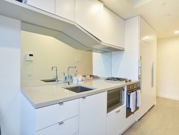 Elegant High Rise Apartment With An Unforgettable View - Accommodation Nelson Bay 5