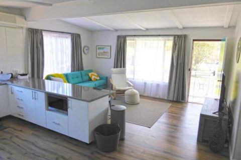 The Relax Shack At Culburra Beach Sleeps 7 - Nelson Bay Accommodation.com 3