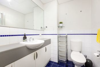 Stylish Inner City Apartment - Accommodation Nelson Bay 2