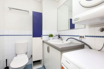 Stylish Inner City Apartment - Accommodation Nelson Bay 5