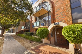 Stylish Inner City Apartment - Accommodation Nelson Bay 4