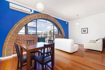 Stylish Inner City Apartment - Accommodation Nelson Bay 3