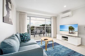 Cotton Tree Modern Apartment - Accommodation Nelson Bay 0