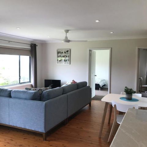 WAVES At MOLLYMOOK - Accommodation Nelson Bay 2