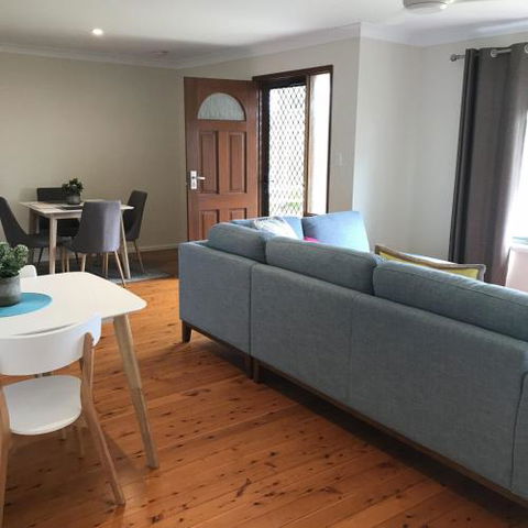 WAVES At MOLLYMOOK - Accommodation Nelson Bay 1