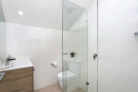 Private Garden Apartment Minutes Walk To Station NBN01 - Nelson Bay Accommodation.com 3