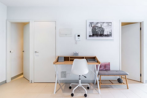 Ella, 1BDR Melbourne Apartment - Accommodation Nelson Bay 5