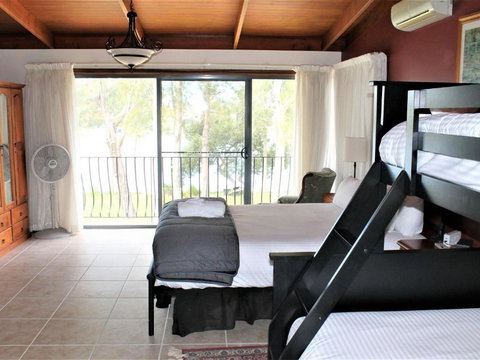 Between Waters B & B Lake Macquarie - Accommodation Nelson Bay 2