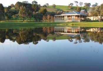 Buttercup Cottage & Private Apartment - Accommodation Nelson Bay 1