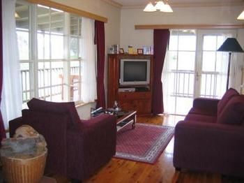Buttercup Cottage & Private Apartment - Accommodation Nelson Bay 5