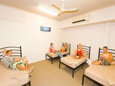 Global Backpackers Central - Accommodation Nelson Bay 3