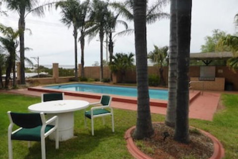 Hilltop Motel - Accommodation Nelson Bay 2