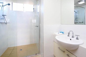 P A Apartments - Accommodation Nelson Bay 6