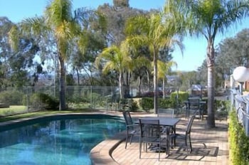 Commercial Golf Resort - Accommodation Nelson Bay 3