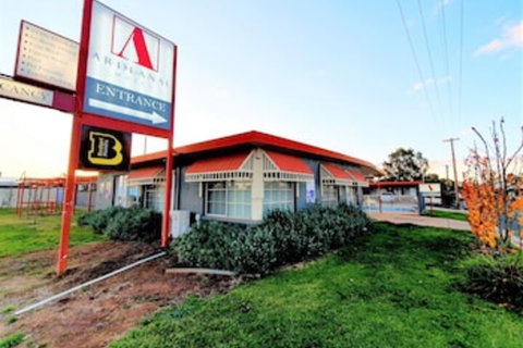 Ardeanal Motel West Wyalong - Accommodation Nelson Bay 0