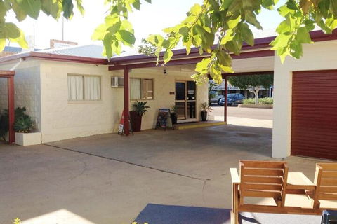Longreach Motel - Accommodation Nelson Bay 3