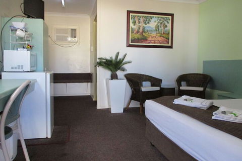 Longreach Motel - Accommodation Nelson Bay 7