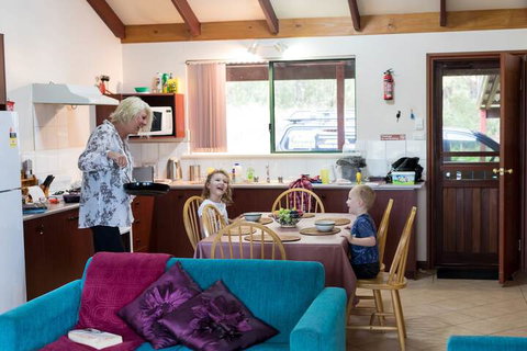 Misty Valley Country Cottages - Accommodation Nelson Bay 4