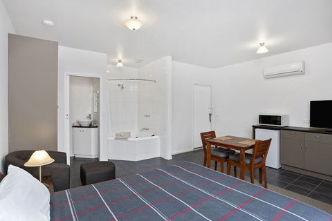 A1 Motels Port Fairy Motel And Apartments - Accommodation Nelson Bay 7