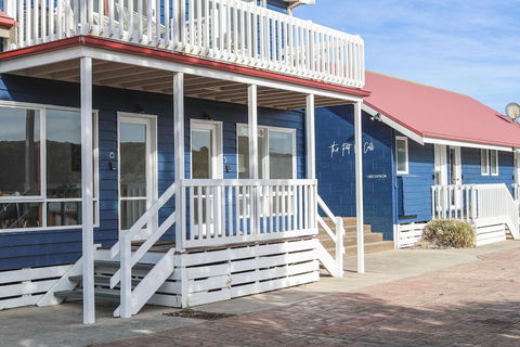 The Port O Call - Accommodation Nelson Bay 0