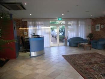 Lake Haven Motor Inn & Palms Restaurant - Accommodation Nelson Bay 0