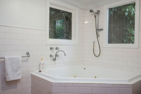 Wishing Well Cottage - Accommodation Nelson Bay 2