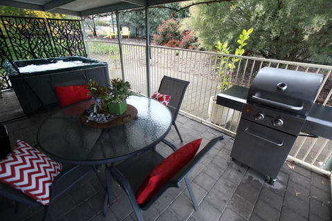 One Tree Bed & Breakfast - Accommodation Nelson Bay 5