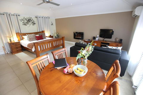 One Tree Bed & Breakfast - Accommodation Nelson Bay 1