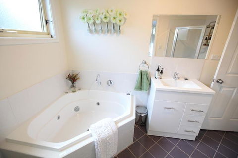 One Tree Bed & Breakfast - Accommodation Nelson Bay 4