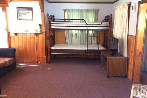 Crayfish Creek Van & Cabin Park - Accommodation Nelson Bay 2