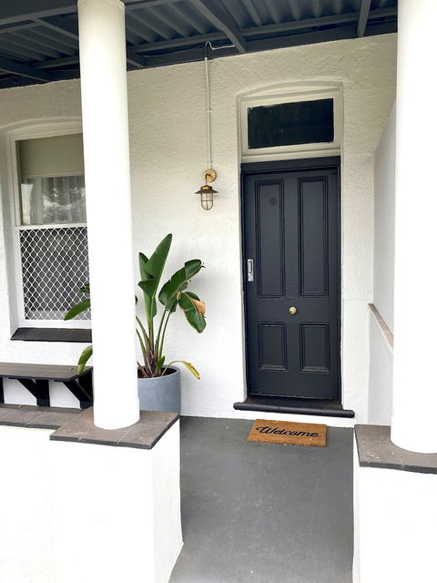 The Clifton & Grittleton Lodge - Accommodation Nelson Bay 2