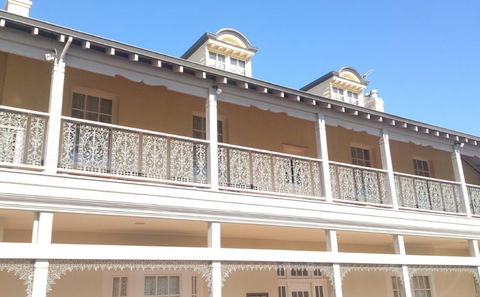 The Clifton & Grittleton Lodge - Accommodation Nelson Bay 1