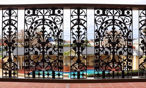 The Clifton & Grittleton Lodge - Accommodation Nelson Bay 4