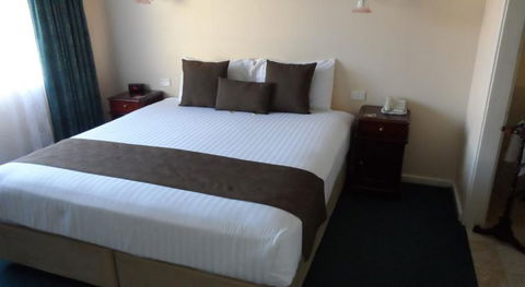 The Clifton & Grittleton Lodge - Accommodation Nelson Bay 5