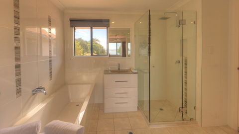 Dolphin Waters Tin Can Bay - Accommodation Nelson Bay 3