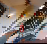 McNevin's Warwick Motel