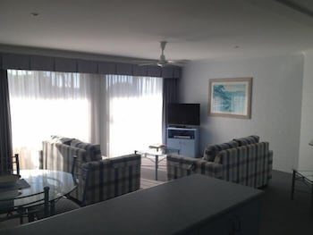 Breakers Apartments Mollymook - Accommodation Nelson Bay 6