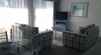 Breakers Apartments Mollymook - Accommodation Nelson Bay 3