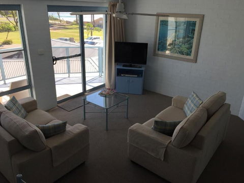 Breakers Apartments Mollymook - Accommodation Nelson Bay 2