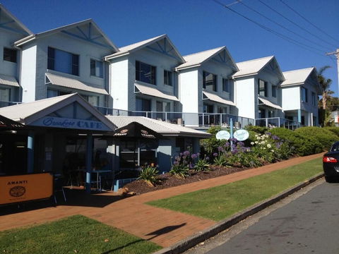 Breakers Apartments Mollymook - Accommodation Nelson Bay 1